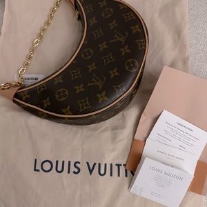 Auth Louis Vuitton Loop Monogram Bag